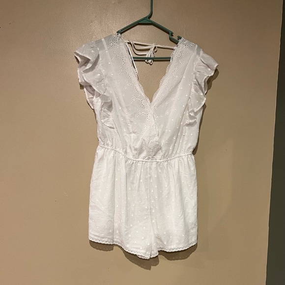Blue Rain of Francescas-Paige Eyelet Clipdot Romper-Ruffled Shoulders-Size L - Picture 1 of 14